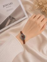 ساعت مچی زنانه بیضی چرمی کد W462