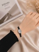 ساعت مچی زنانه بیضی چرمی کد W462 - تصویر 3