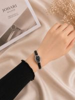 ساعت مچی زنانه بیضی چرمی کد W462 - تصویر 4