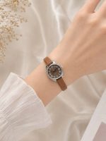 ساعت مچی زنانه چرمی مینیمال کدW490