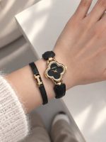 ساعت مچی زنانه طرح ونکلیف بند چرمی کد W534 - تصویر 2