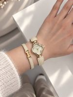 ساعت مچی زنانه طرح ونکلیف بند چرمی کد W534 - تصویر 3