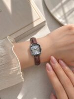 ساعت مچی مینیمال شیشه تراش بند چرمی کد W535 - تصویر 5